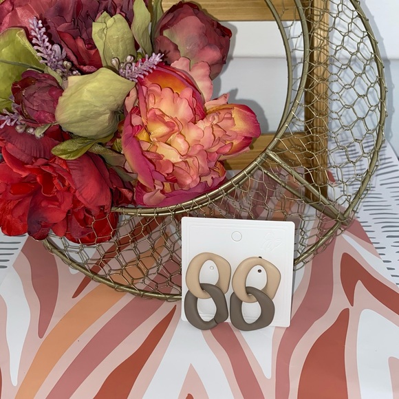 Color Block Chain Link Earrings - Picture 6 of 6